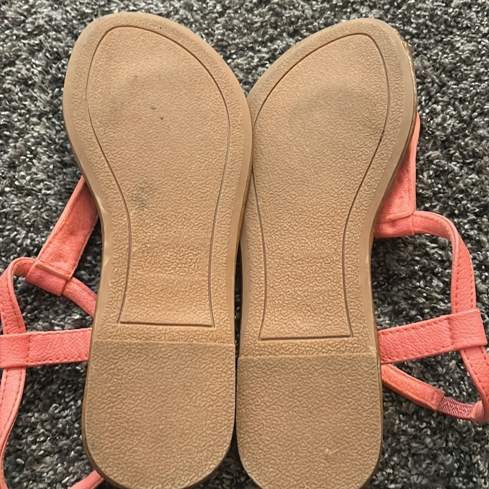 Girls Size 6.5 Sandles
No size listed on shoe - Picture 2 of 2